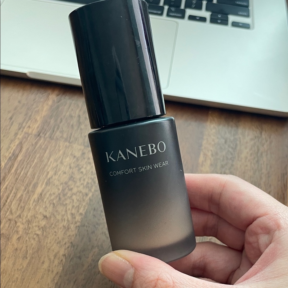 KANEBO COMFORT SKIN WEAR